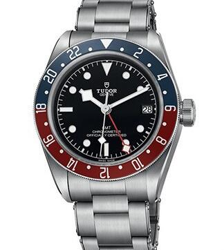 The blue and red bezel makes the timepiece more recognizable.